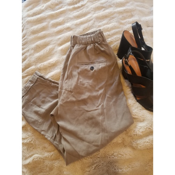 Zara Pleated Crop Pants - Picture 1 of 8